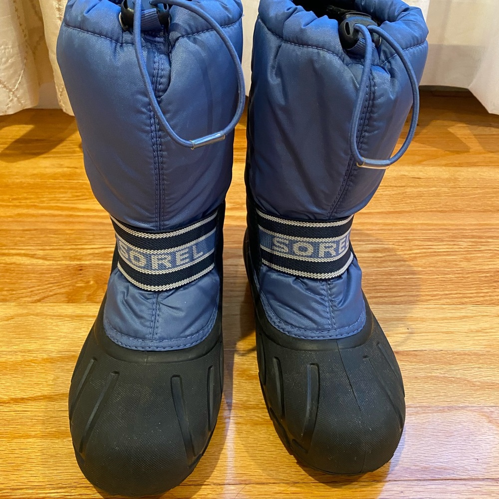 Girls size 4 Sorel snow boots